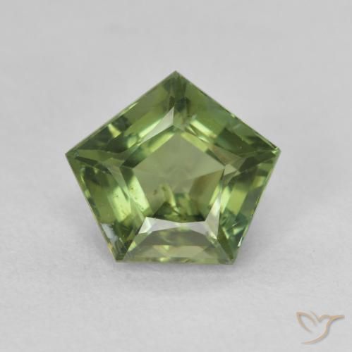 2.03ct 자연스러운 미디엄 그린 전기석, 팬시한, VVS