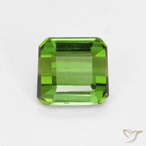 0.68ct 자연스러운 딥그린 전기석, 에메랄드 컷, VVS