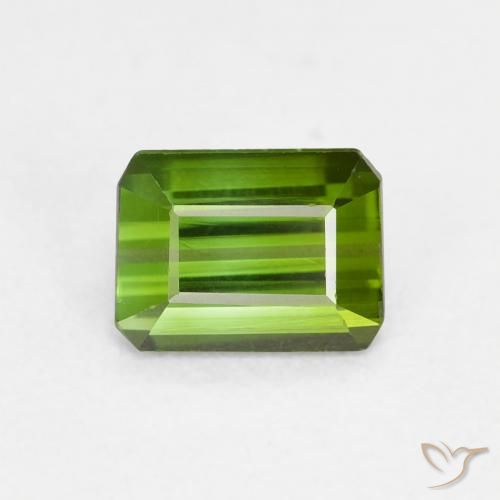 0.73ct 자연스러운 포레스트 그린 전기석, 에메랄드 컷, VVS
