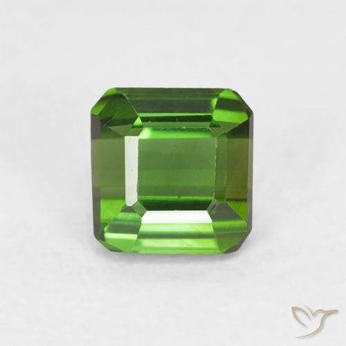 0.64ct 자연스러운 미디엄 그린 전기석, 에메랄드 컷, VVS
