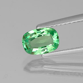 0.84캐럿 천연 그린 차보라이트 가넷, 쿠션 컷, 7.1×5 mm, VVS-VS