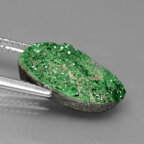 7.06캐럿 천연 Deep Earthy Green 우바로바이트 가넷 드루시, 팬시한, 불투명체