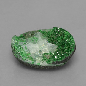8.99캐럿 천연 그린 우바로바이트 드루지, 멋진 모양, 15.3×12.5 mm, 불투명체
