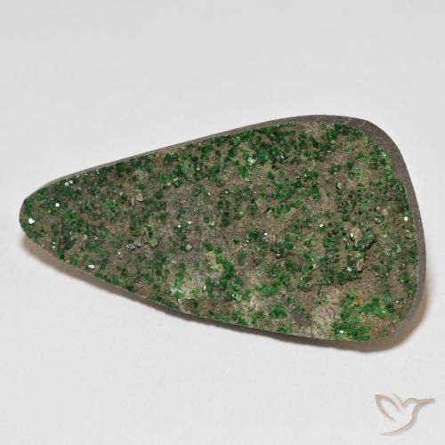 72.20캐럿 천연 Deep Earthy Green 우바로바이트 가넷 드루시, 팬시한, 불투명체