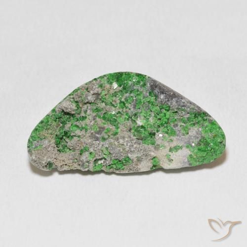 18.60ct 자연스러운 Deep Earthy Green 우바로바이트 가넷 드루시, 팬시한, 불투명체