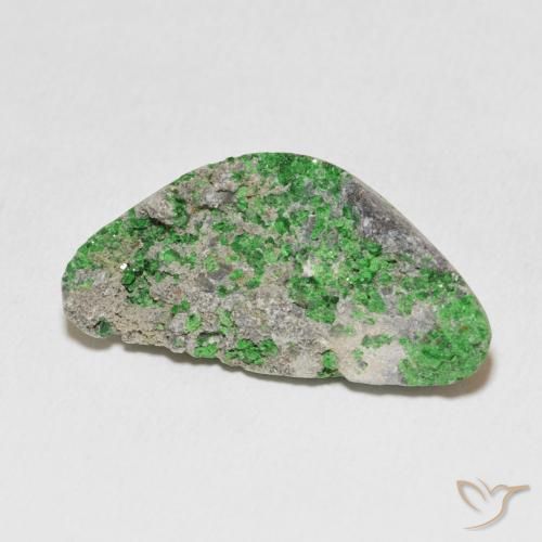 18.60캐럿 천연 Deep Earthy Green 우바로바이트 가넷 드루시, 팬시한, 불투명체