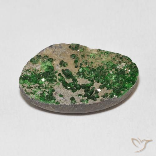 16.55캐럿 천연 Deep Earthy Green 우바로바이트 가넷 드루시, 팬시한, 불투명체