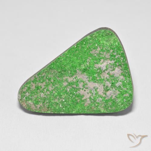 52.58ct 자연스러운 녹색 우바로바이트 가넷 드루시, 일조, 불투명체