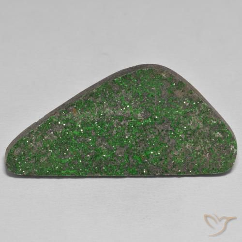 58.67ct 자연스러운 딥그린 우바로바이트 가넷 드루시, 팬시한, 불투명체