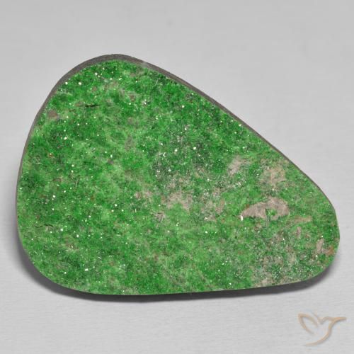 55.63ct 자연스러운 라임 그린 우바로바이트 가넷 드루시, 일조, 불투명체