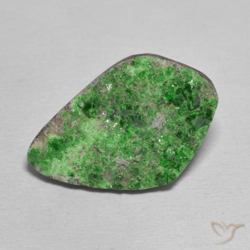 21.40ct 자연스러운 짙은 녹색 우바로바이트 가넷 드루시, 팬시한, 불투명체