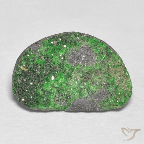 8.71ct 자연스러운 라임 그린 우바로바이트 가넷 드루시, 팬시한, 불투명체