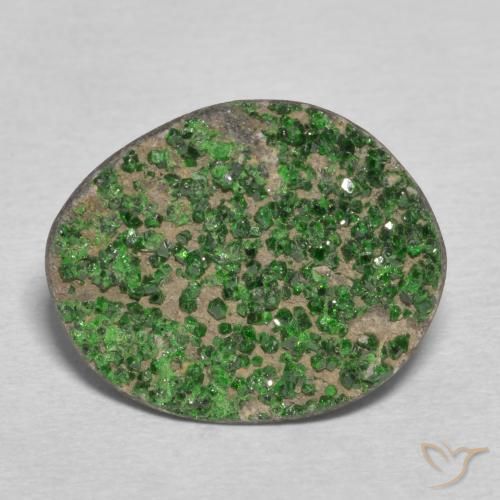 10.86ct 자연스러운 짙은 녹색 우바로바이트 가넷 드루시, 팬시한, 불투명체