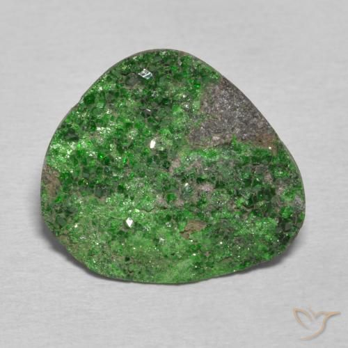 12.59ct 자연스러운 짙은 녹색 우바로바이트 가넷 드루시, 팬시한, 불투명체