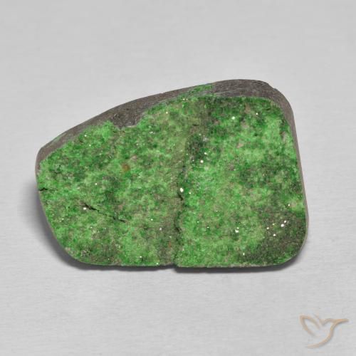 37.20ct 자연스러운 파인 그린 우바로바이트 가넷 드루시, 팬시한, 불투명체