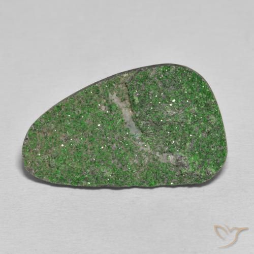 31.31ct 자연스러운 옅은 소나무 녹색 우바로바이트 가넷 드루시, 팬시한, 불투명체