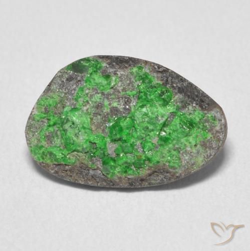 4.88ct 자연스러운 라임 그린 우바로바이트 가넷 드루시, 팬시한, 불투명체