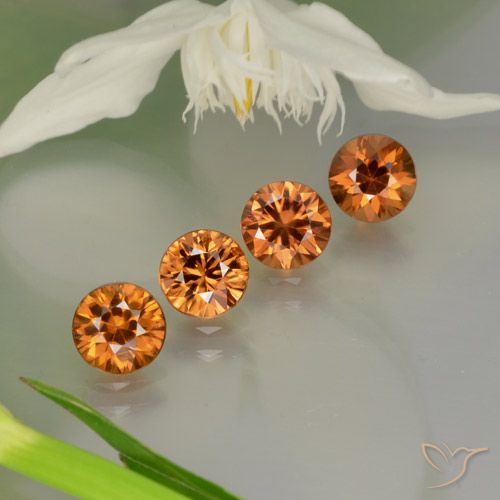 3.73ctw 자연스러운 Medium-Dark Orange  지르콘, 둥근, VS