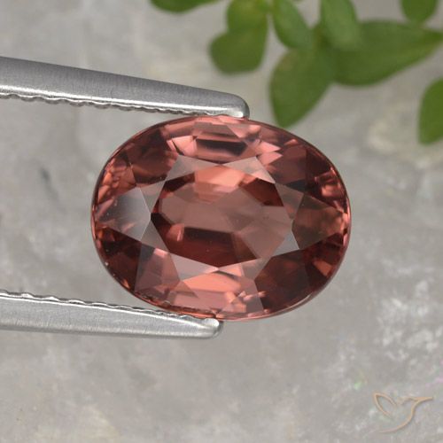 3.30ct 자연스러운 와인 레드 지르콘, 타원형, VVS